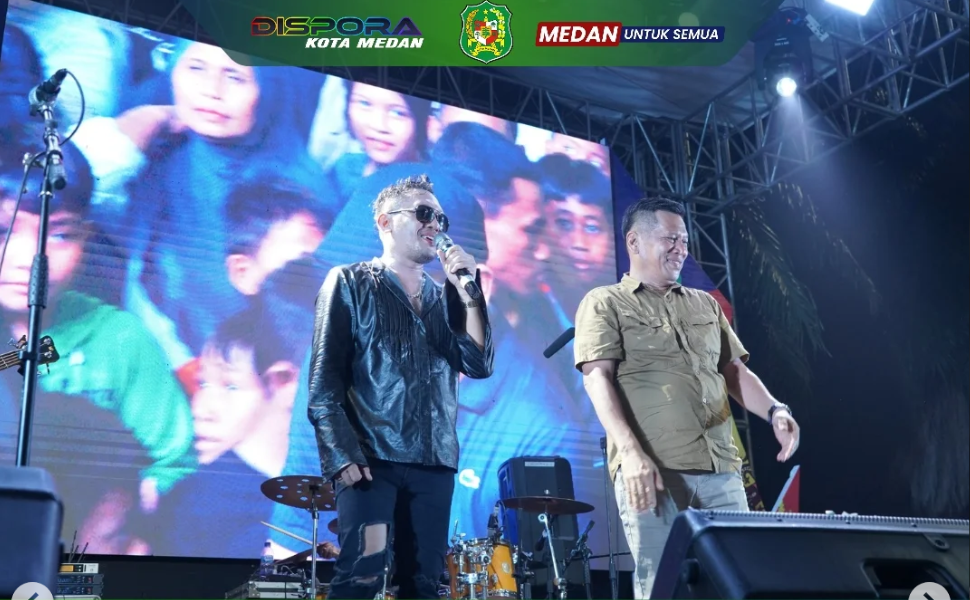 RIBUAN MASYARAKAT MEMADATI MALAM PUNCAK FESTIVAL KEPEMUDAAN DAN UMKM TAHUN 2025