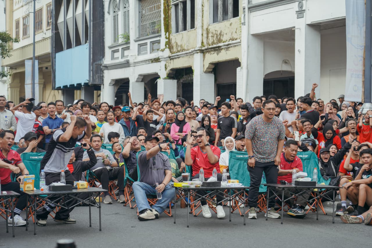 RIBUAN WARGA KOTA MEDAN ANTUSIAS DATANG UNTUK NOBAR PIALA DUNIA BERSAMA WALI KOTA MEDAN